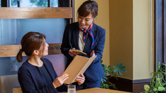 接客業の悩みに終止符を！プロ意識の高いあなたへ、ワキ汗・ニオイのストレスからの解放を約束のサムネイル